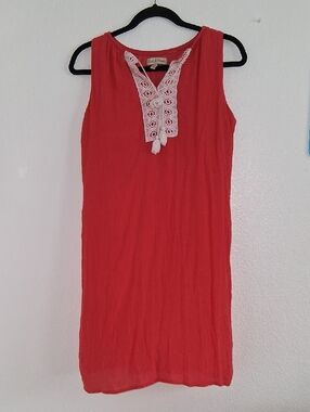 Sleeveless Coral Tunic with White Lace Yoke - Ladies Medium
